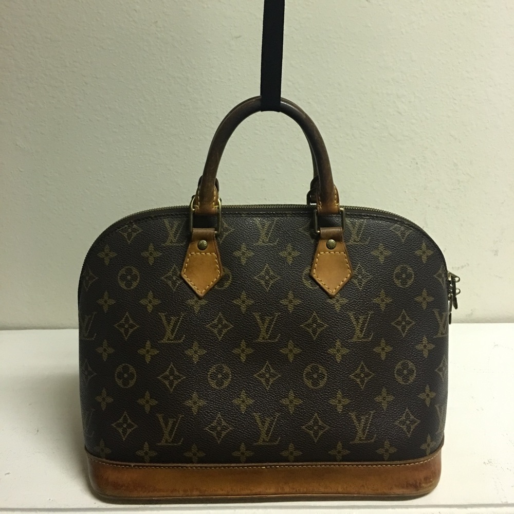 Authentic Louis Vuitton monogram alma satchel bag